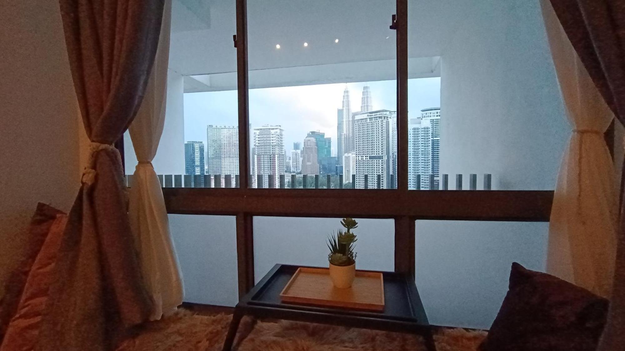 C14B Modern Infinity Pool Klcc Balcony View Lägenhet Kuala Lumpur Exteriör bild