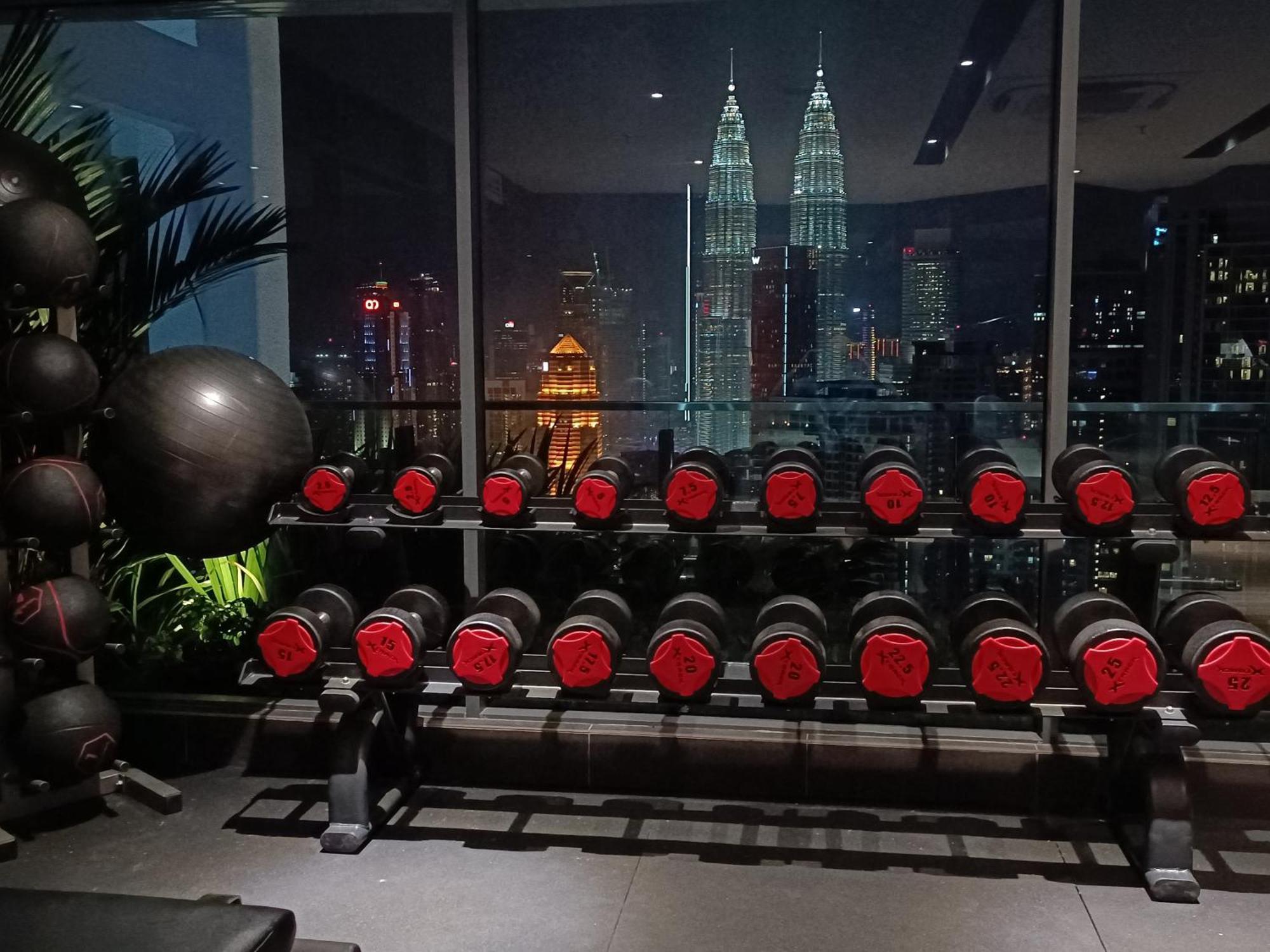C14B Modern Infinity Pool Klcc Balcony View Lägenhet Kuala Lumpur Exteriör bild